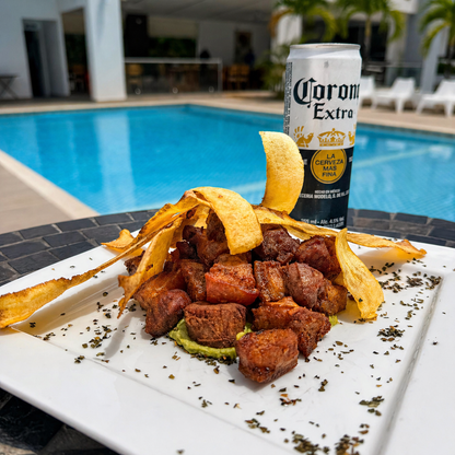 Pasadía + Picada de Chicharrón + Bebida por solo $8 en Hotel Coronado Inn