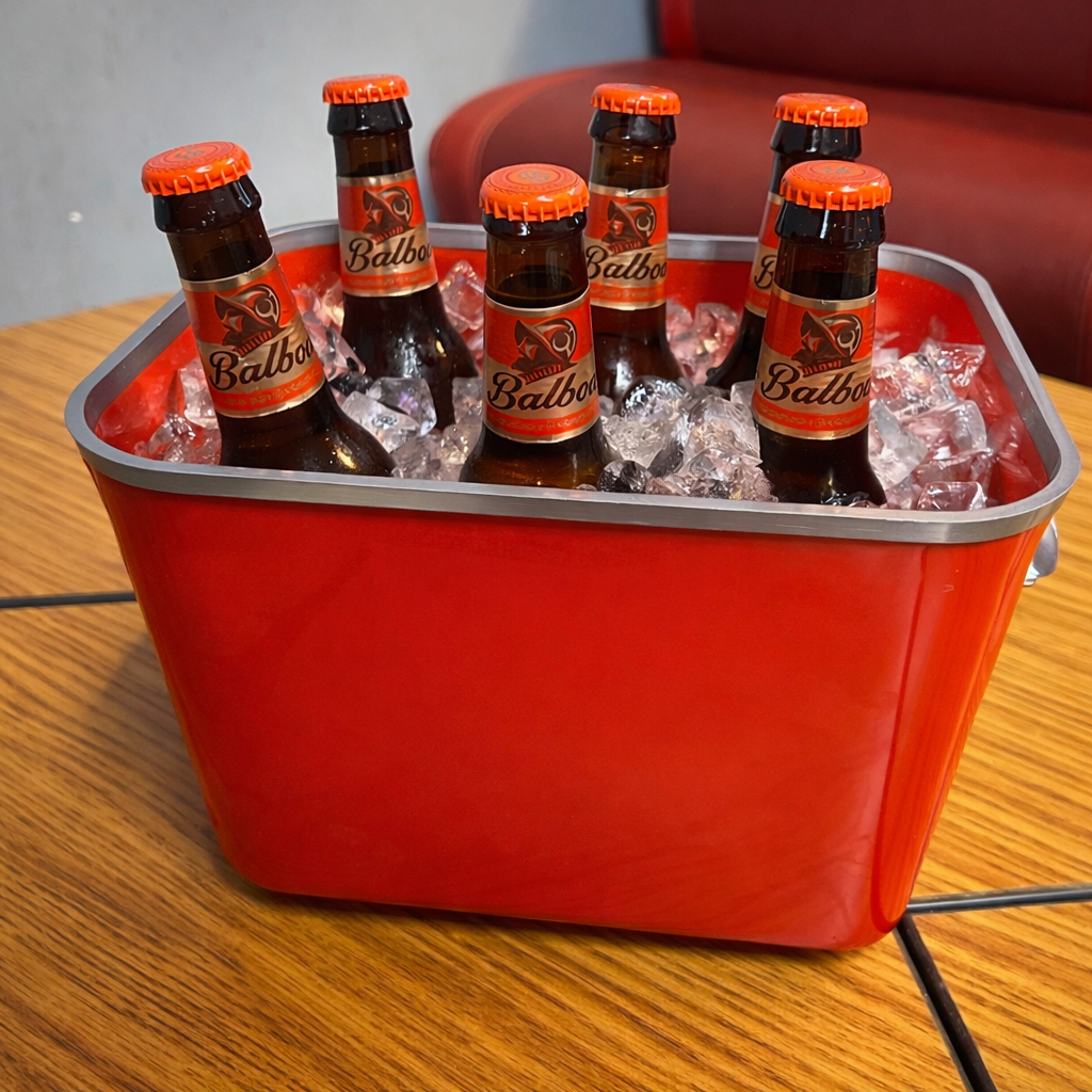 1 Pizza Familiar + 1 Cubetazo de Cerveza por $12 en Johnny and Red’s