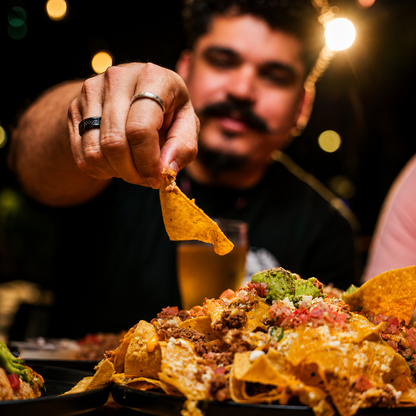 Paga $20 y Consume $35 en Comidas y Bebidas en Par de Pintas