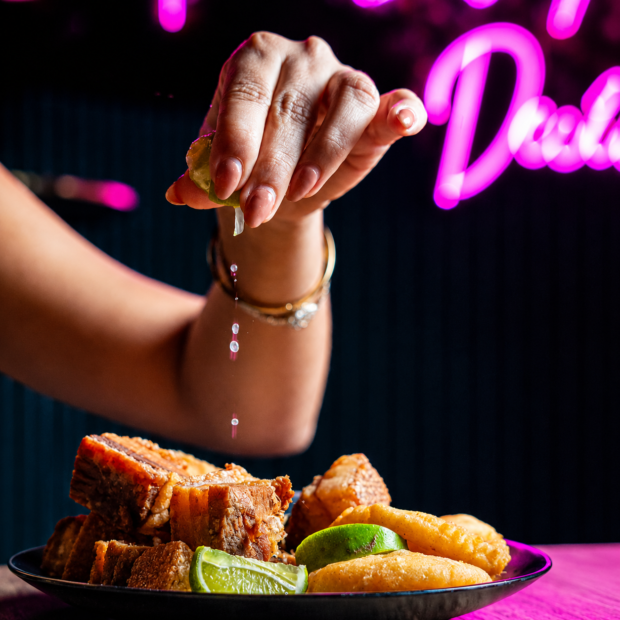 Paga $20 y Consume $35 en Comidas y Bebidas en Par de Pintas