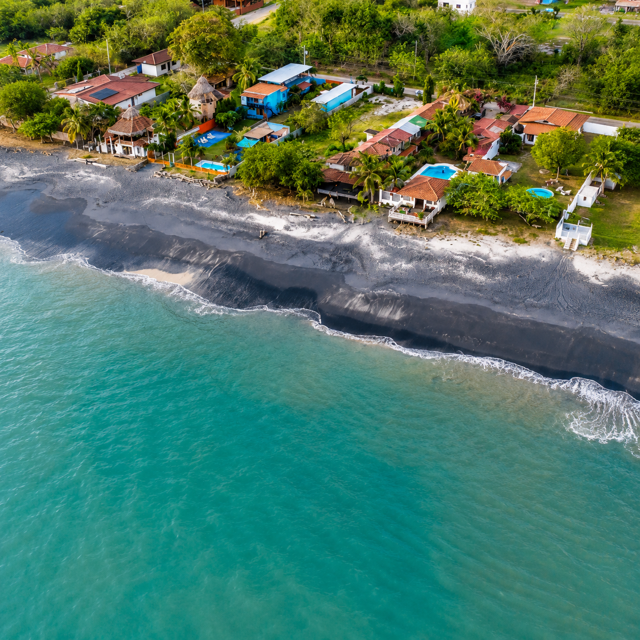 Estadía en Bungalow para hasta 6 Personas + Piscina y Playa por $150 en Bungalow Marvella