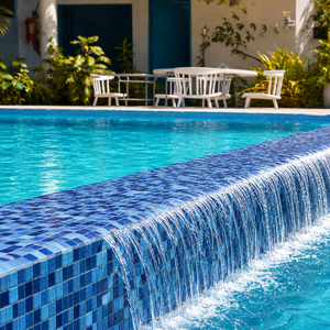 Pasadía con Acceso a Piscina + Hamburguesa y Soda por $12.50 en Hotel Pacific Coast