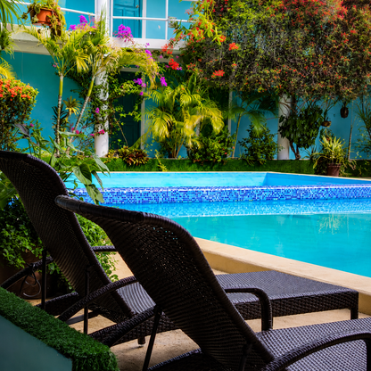 Pasadía para 2 Personas con Habitación + Almuerzos + Sodas por $40 en Hotel Pacific Coast