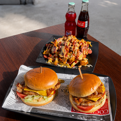 2 Pork Burgers+ Salchipapa Grande + 2 Sodas por solo $15 en Bokattos