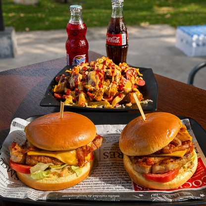 2 Pork Burgers+ Salchipapa Grande + 2 Sodas por solo $15 en Bokattos