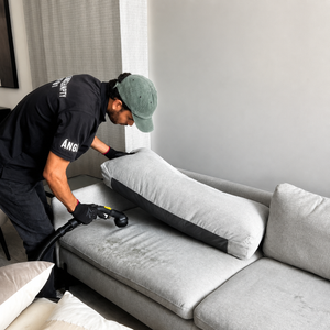 Limpieza Profesional de Sofá de 3 Puestos por $25 con Shine and Clean