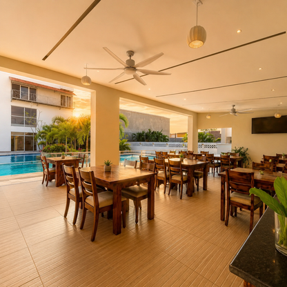 Pasadía para 2 Personas con Cubetazo de Cerveza y Picadita de Chicharrón por $15 en Hotel Coronado Inn