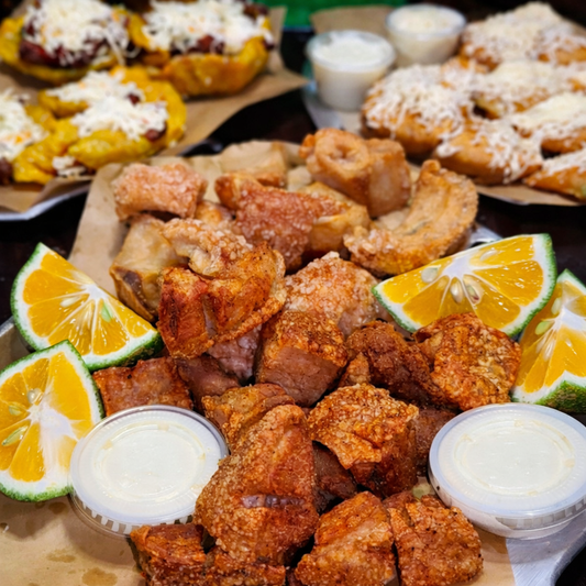 Orden de Chicharrón Mixto + 5 Canastas de Patacón Rellenas + 10 Arepitas con salsa y queso + Cubetazo por $15 en Chicharrones Panamá