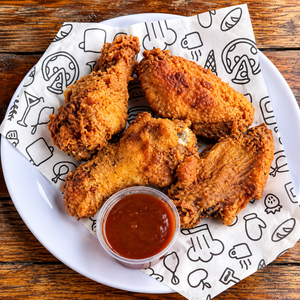 2 Platos de Pescado o Camarones + Wings + Acompañamientos + Bebidas