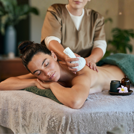 Masaje Relajante Cuerpo Completo + Hidratación Facial + Aromaterapia  por $14.99 en Elara Beauty Spa