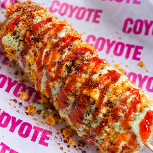 4 Elotes con Takis o Doritos + 4 Sodas por $20