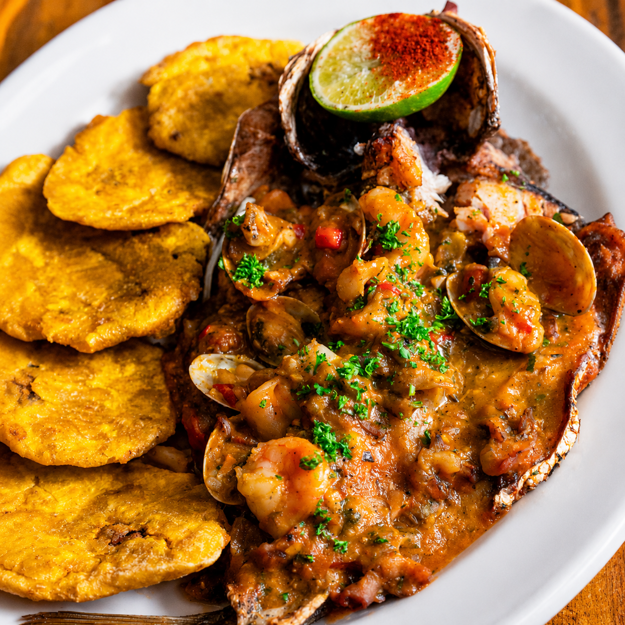 Paga $15 y Consume $25 en Comidas y Bebidas en Patria Panamá