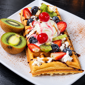 Fruti Cream Waffle + Batido Clásico