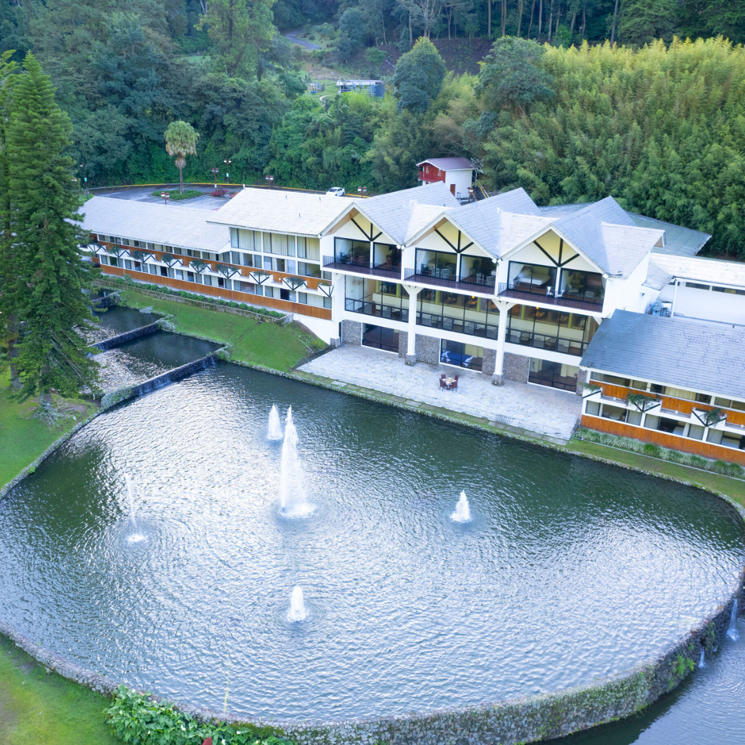 Estadía en Habitación Deluxe para 2 Adultos y 2 Niños + Desayuno + Late Check Out desde $90 en el Hotel Bambito