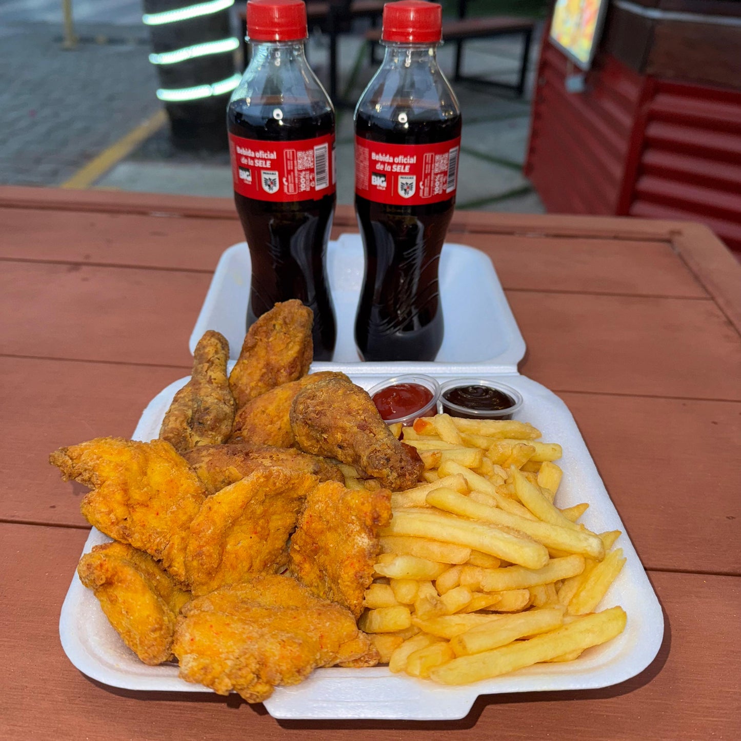 5 Alitas + 5 Boneless + 1 Orden de Papas + 2 Bebidas por solo $7 en Wild Wings PTY