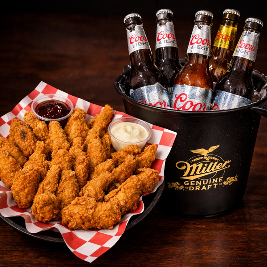 30 Alitas o Boneless + 3 Salsas + Bebida a Elegir por solo $18 en Alitas Salvajes Pub