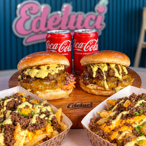 2 Burgers con Queso Fundido + 2 Papas con Carne y Queso + 2 Sodas