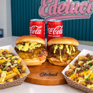2 Burgers con Queso Fundido + 2 Papas con Carne y Queso + 2 Sodas