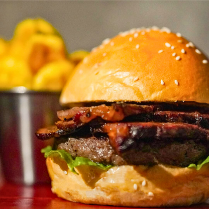 2x1 en Hamburguesas El TANK +  Platanitos Artesanales  + 2 Cervezas Artesanales por $20 en La Fábrica