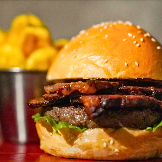 2x1 en Hamburguesas El TANK +  Platanitos Artesanales  + 2 Cervezas Artesanales por $20 en La Fábrica