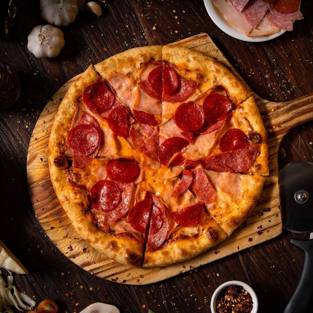 Jarra de Cerveza Clásica + Pizza desde $20 en La Rana Dorada – Brisas del Golf