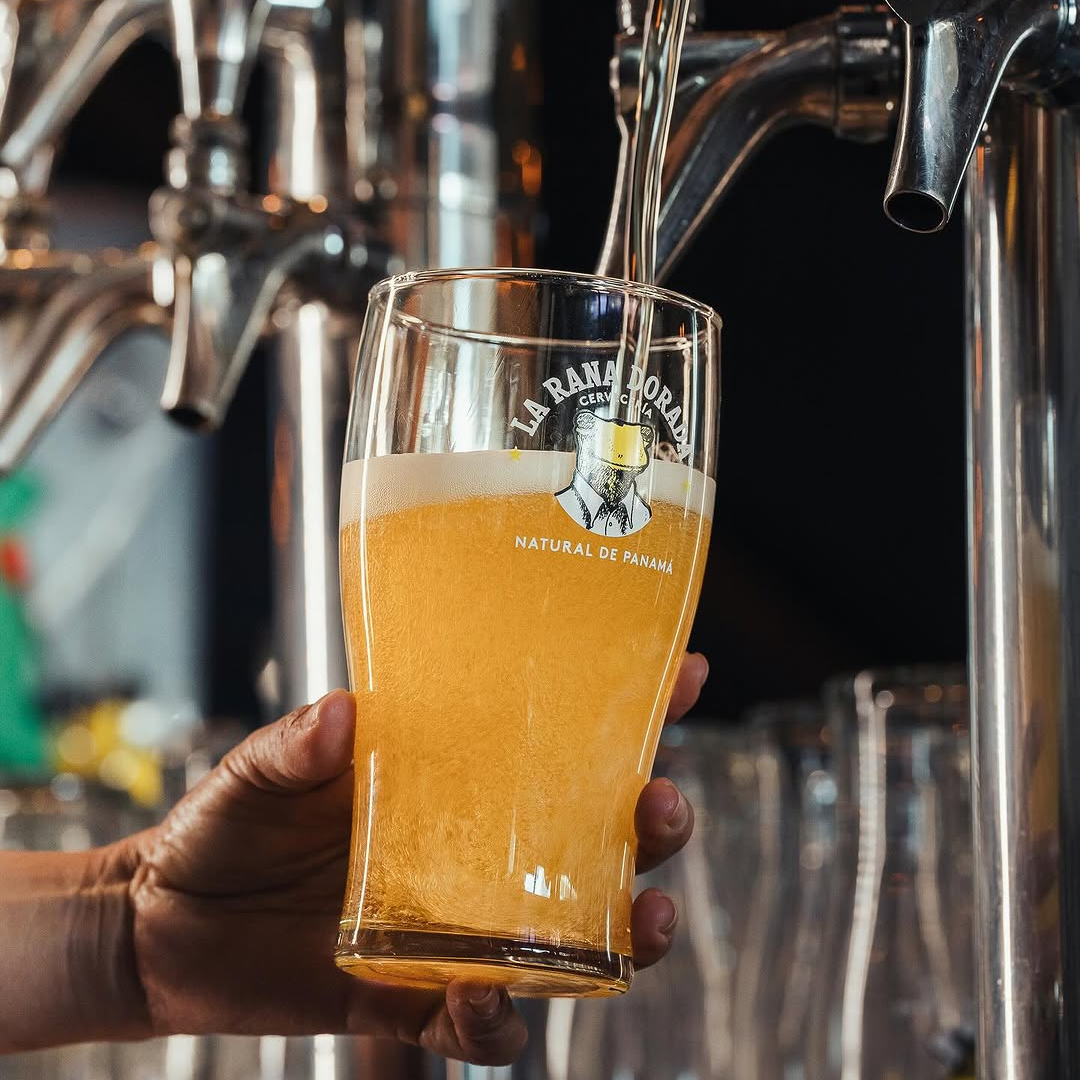 Jarra De Cerveza Clásica + Pizza por $20 en La Rana Dorada de Brisas del Golf