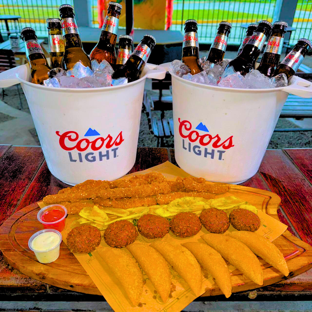 Picada Fritanga + 2 Cubetazos de Coors Light o 6 Cañas de Cerveza Artesanal por $20 en La Fábrica