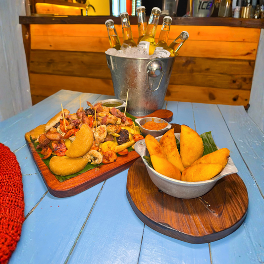 Picada Antioqueña + Cubetazo de Coronitas por solo $15 en Locombia