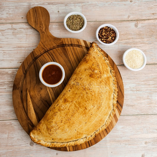 Quesadilla Rellena + 1 Pizza Personal + 2 Bebidas + 2 copas de helado por $13 en Valenti's