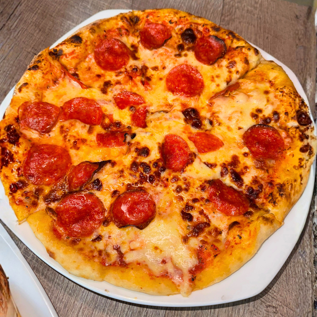 All You Can Eat en Pizzas Clásicas por $18 para 2 personas por 2 Horas en Nonnos Pizza