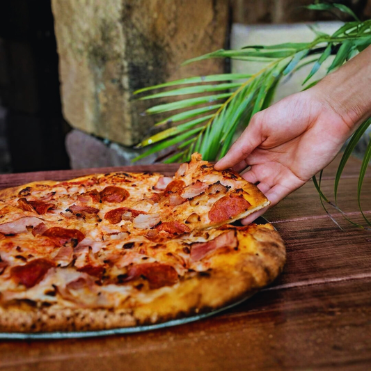 All You Can Eat en Pizzas Clásicas por $18 para 2 personas por 2 Horas en Nonnos Pizza