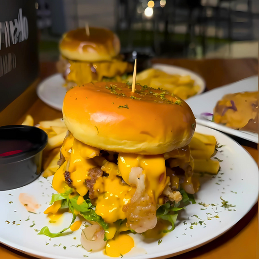 2 Burgers Ostinato + Entrada de Wings + Mega Cubetazo de 12 Cervezas Nacionales por $20 en Ostinato Pub