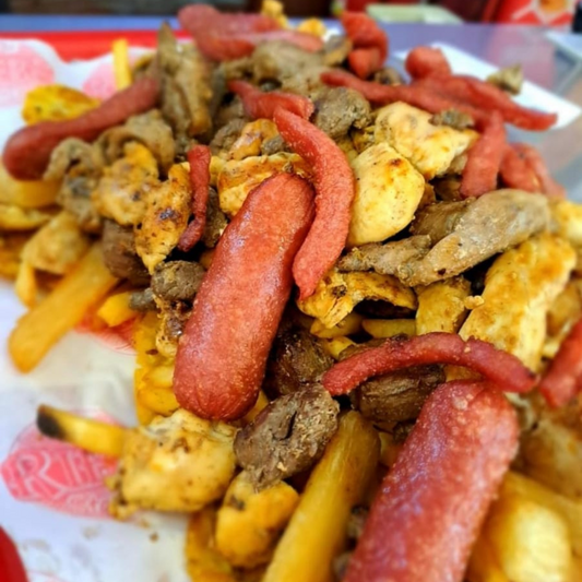 Picada Monster de Carnes + 4 Sopas + 4 Bebidas por $20 en RIBS State