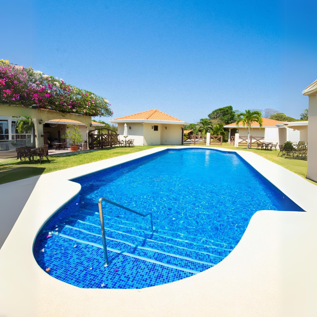 Escápate al interior con esta estadía o pasadía completo en Pocrí Country Resort desde $44