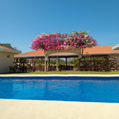 Escápate al interior con esta estadía o pasadía completo en Pocrí Country Resort desde $44