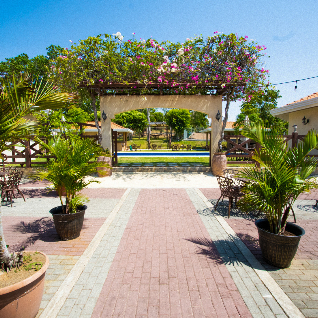 Escápate al interior con esta estadía o pasadía completo en Pocrí Country Resort desde $44
