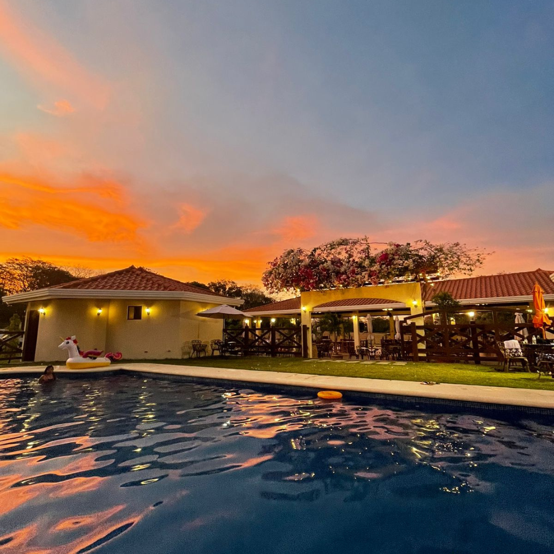 Escápate al interior con esta estadía o pasadía completo en Pocrí Country Resort desde $44