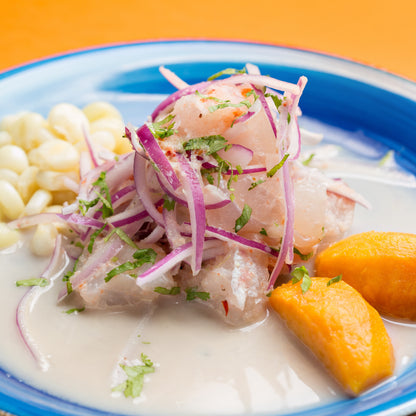 Pagas $10 y consumes $20 en comidas y bebidas en Ají Carajo
