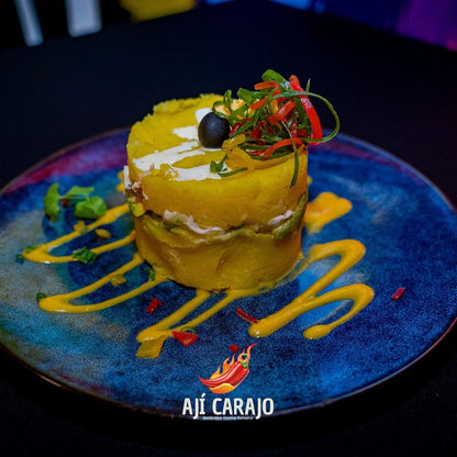 Pagas $10 y consumes $20 en comidas y bebidas en Ají Carajo