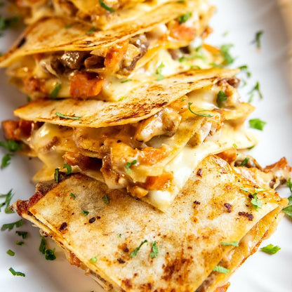 Experiencia Tex-Mex con Entrada + 2 Platos Fuertes + Cubetazo de Heineken por $25 en Social Kitchen & Bar