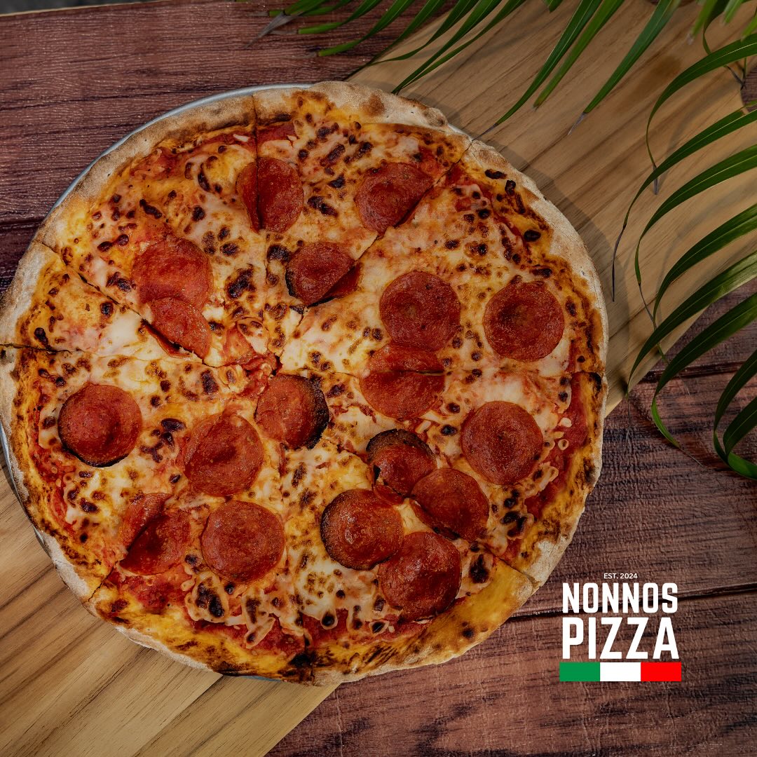 2 Pizzas Regulares + Pan con Ajo + 2 Bebidas por solo $10 en Nonnos Pizza
