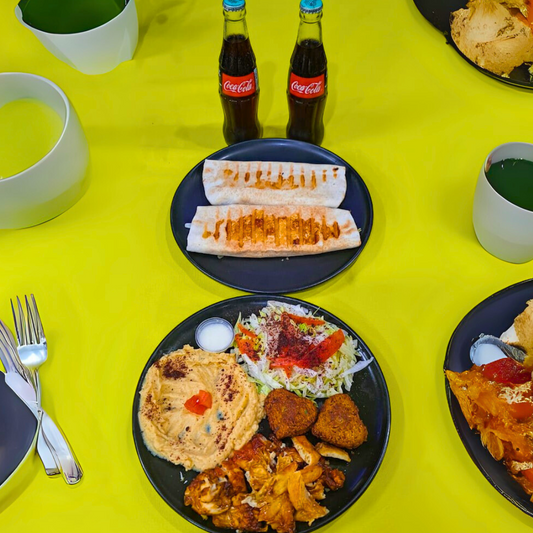 2 Shawarmas de Pollo + Hummus con Pan Pita +  Ensalada + 2 Falafel + Pollo de Pincho + 2 Bebidas por $15 en Shawarma Al Nour