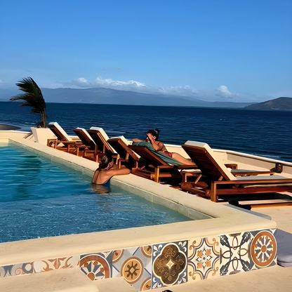 Pasadía en Playa con Piscina + Almuerzo + Uso de Paddleboard por $29 en Solé Beach Club