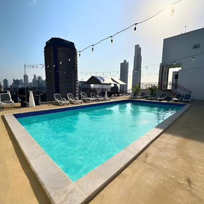 Pasadía con Piscina + Picada de Carnes + 2 Bebidas para 2 Personas por $30 en el Hotel Soloy