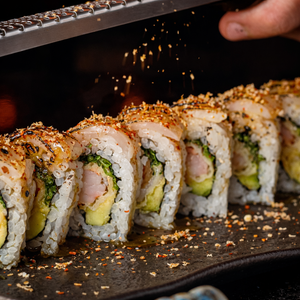 50 Rolls de Sushi Premium por $30 en Furia