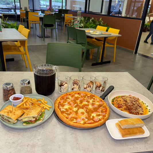 1 Pasta Bolognese + 1 Sándwich Mediterráneo + 1 Pizza de 12" + 1 Jarra de Soda + 4 Copas de Helado por $25 en Valenti's
