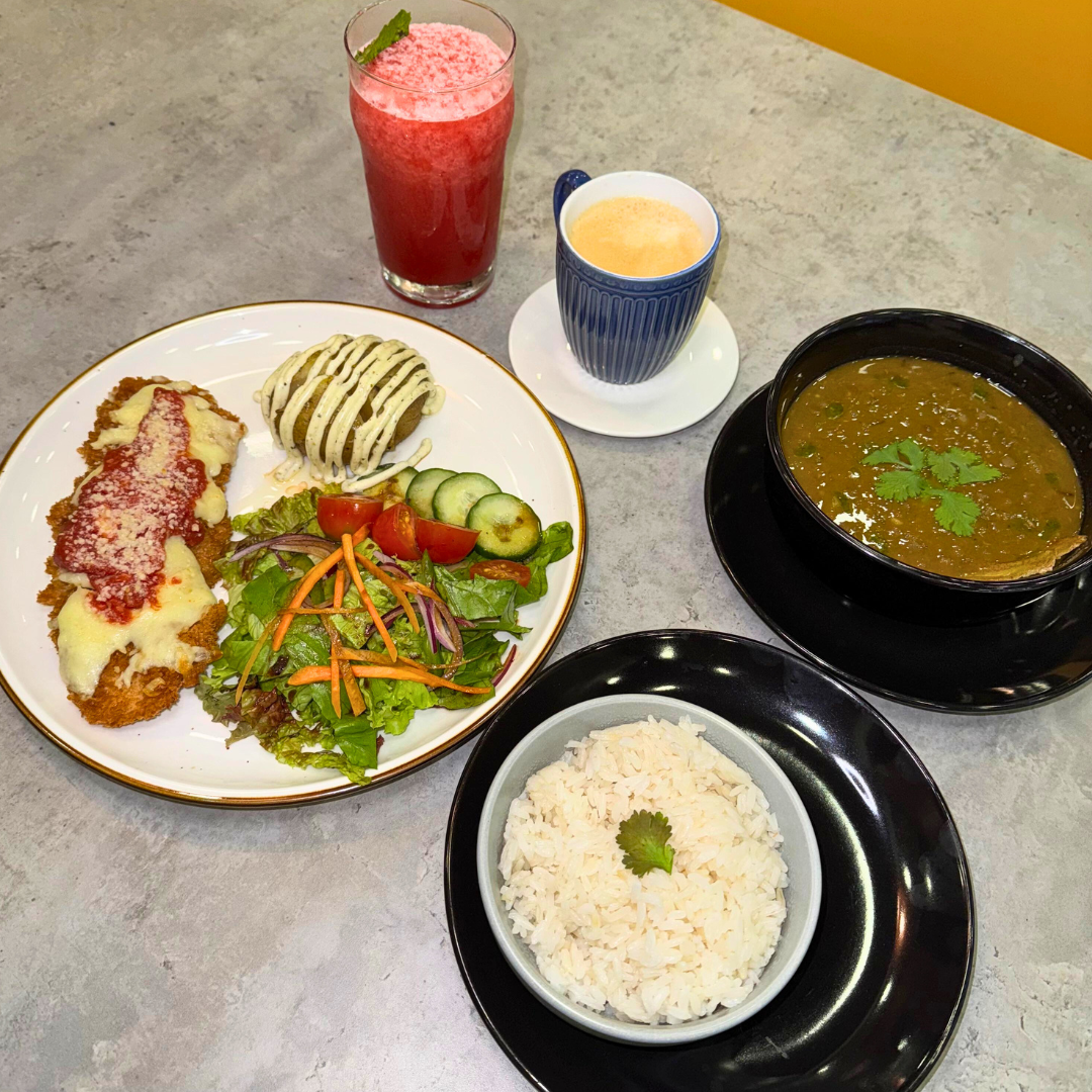 1 Plato Fuerte + Entrada + Refresco y Café por $14 en Valenti's Pizzeria y Restaurante.