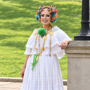 Experiencia Folklórica con Pollera Panameña +  Sesión de Fotos Profesional