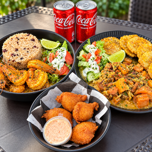 Combo de Mariscos para 2 + 4 Torrejitas de Bacalao + Acompañamiento + 2 Sodas