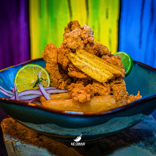 Pagas $10 y consumes $20 en comidas y bebidas en Ají Carajo